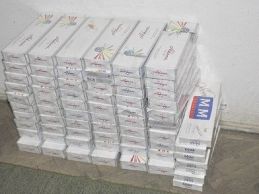 Ţigări de contrabandă, depistate într-un autocar care venea din Turcia